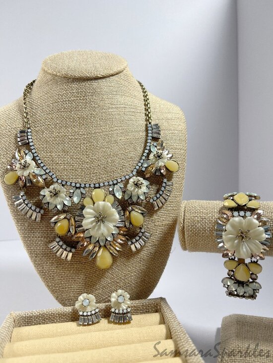 Chloe + Isabel Jewelry - Chloe + Isabel Floral Statement Necklace + Bracelet + Earrings Three Piece Set